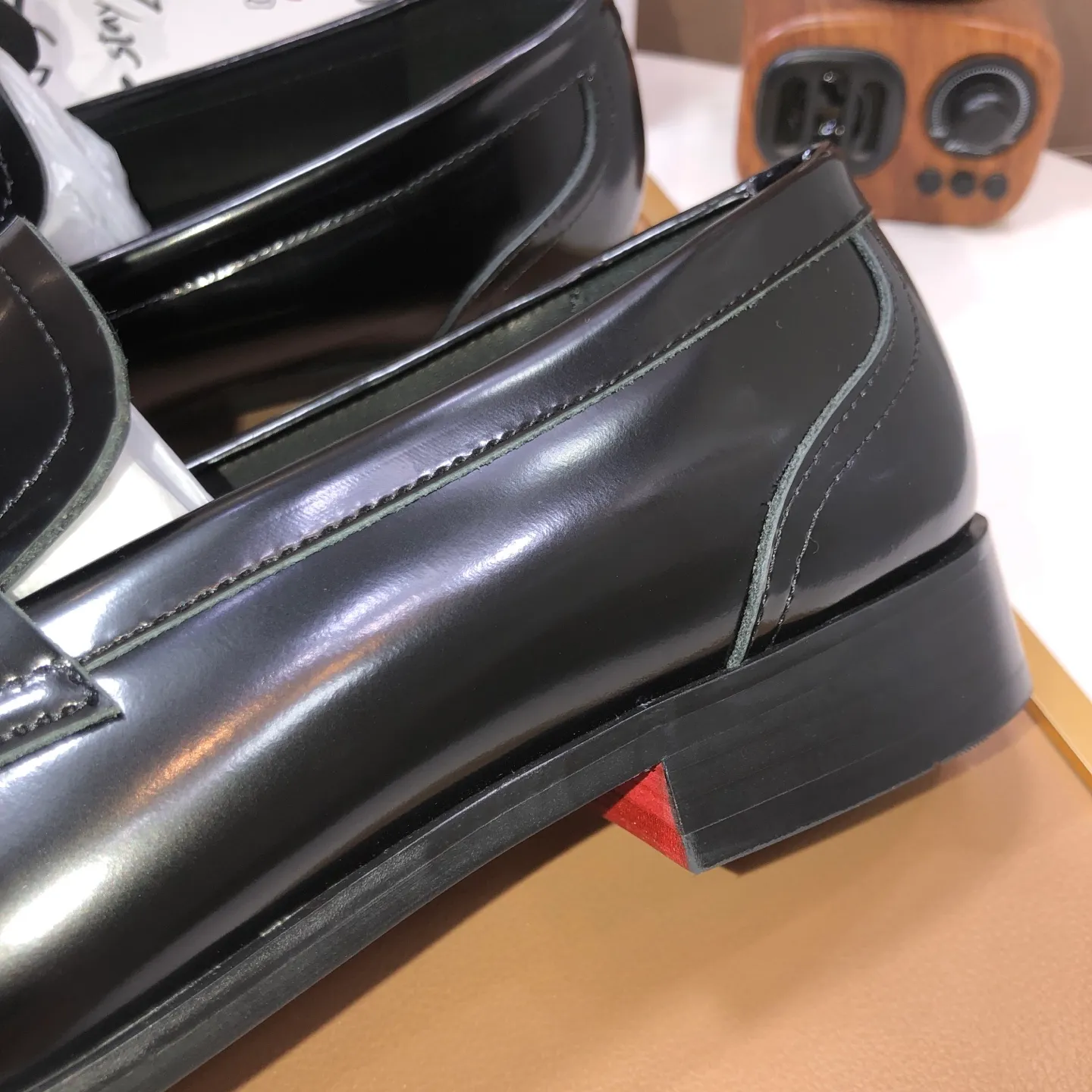 Ex-factory price 500💰DG top quality🔍🔍men's new leather shoes🚹Sold simultaneously at counters⚠Shoe uppers are imported cowhide from Italy, fully imported cowhide lining, imported accessories💪💪, completely 1⃣️ to 1⃣️replica🇮🇹 💪💪, ⚠Sole: The original sole is specially provided by the original factory, the exclusive movable molded sole is super comfortable, ⚠The original factory follows the order, 🔍🔍high quality, you can enter and exit the counter at will, welcome to compare ⚠Number of sizes: 38-44 (45 customized)